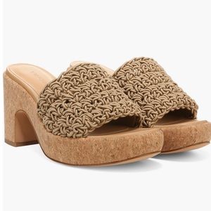 New NIB Vince Nicki Platform Slide Sandal Sand size 8 in box never worn!